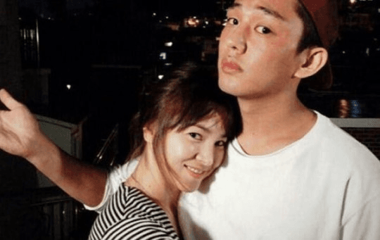 송혜교, 유아인에 대해 한 연예부 기자의 공개 저격