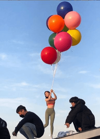 배우 양정원, 선명한 두 줄 복근 드러내고 아찔 근황 공개