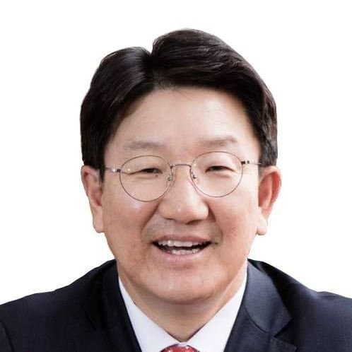 동료 국회의원 때문에