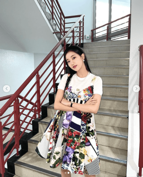멤버 왕따 가해자설부터 열애설까지...이나은 논란 총정리