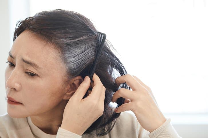 ‘염색 없이’ 흰 머리를 검은 머리로 바꿀 수 있다고?