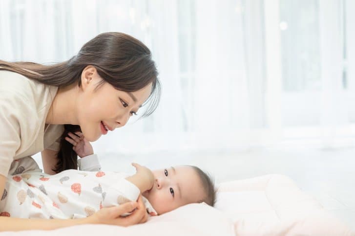 출산 후 약해진 관절, 육아 시 부상 입지 않으려면?