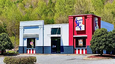 美 KFC, 40년 펩시와 결별…내년 봄까지 3718곳 코카콜라로