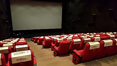 김혜자 9년 만의 스크린 복귀작 '여전히 찬란하게' 21일 개봉…시사회 무대인사는 감기로 불참