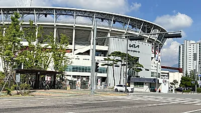 KIA, 준PO 2차전도 LG 6-3 제압…1회 5득점으로 PO까지 1승