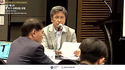 "방역 성과 뒤에 가려진 돌봄 공백과 매뉴얼 부재"…코로나19 사회대응의 명과 암